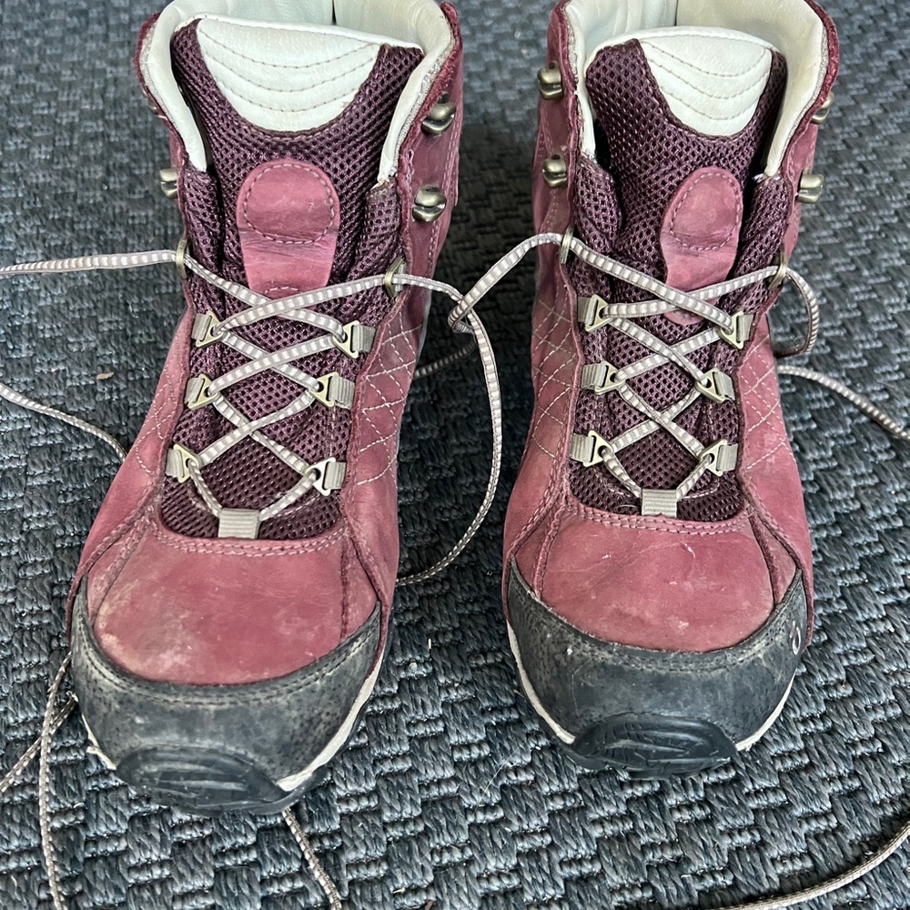 Oboz Ousel Women's Hiking Boots in Burgundy and Black